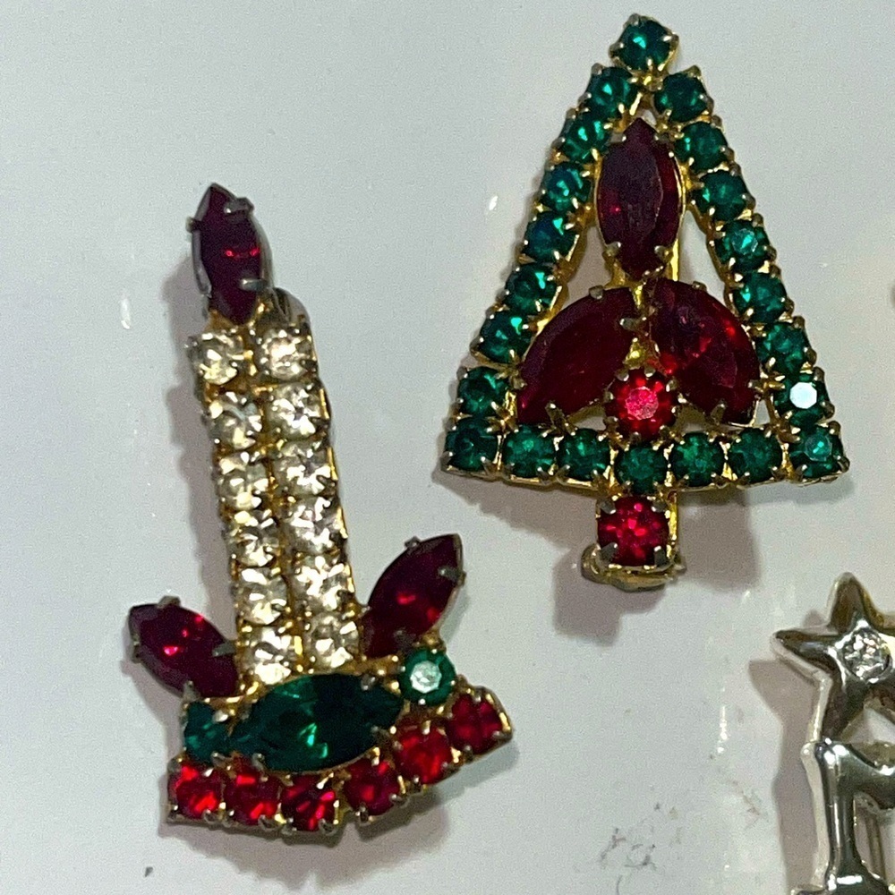 Festive Christmas Brooch, Lot - Picture 4 of 6